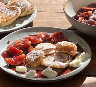 Fluffige Quarkpuffer mit Portwein-Feigen-Kompott