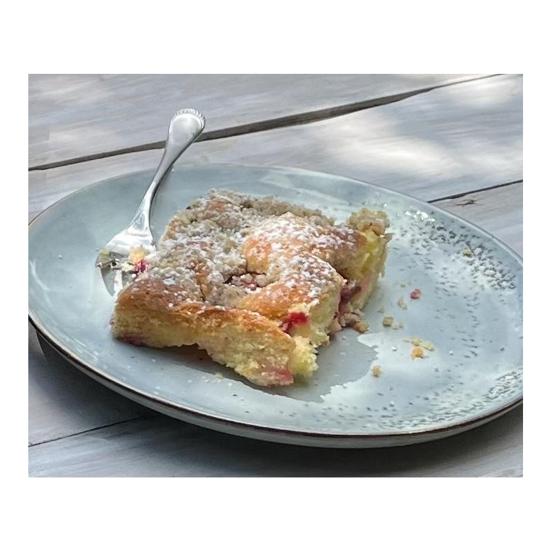 Blechkuchen mit Sommerfrüchten und Kaffeestreuseln